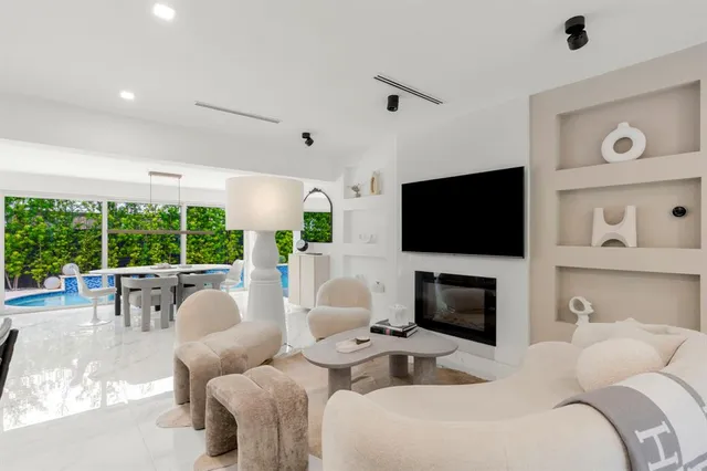 $2,700,000 | 2711 Northeast 19th Street, Fort Lauderdale, FL 33305