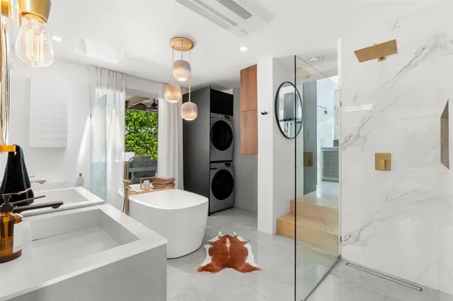 $2,700,000 | 2711 Northeast 19th Street, Fort Lauderdale, FL 33305