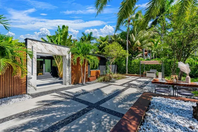 $2,700,000 | 2711 Northeast 19th Street, Fort Lauderdale, FL 33305