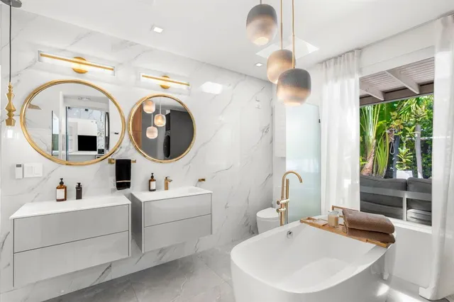 $2,700,000 | 2711 Northeast 19th Street, Fort Lauderdale, FL 33305