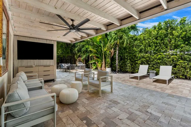 $2,700,000 | 2711 Northeast 19th Street, Fort Lauderdale, FL 33305