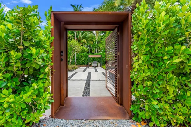 $2,700,000 | 2711 Northeast 19th Street, Fort Lauderdale, FL 33305