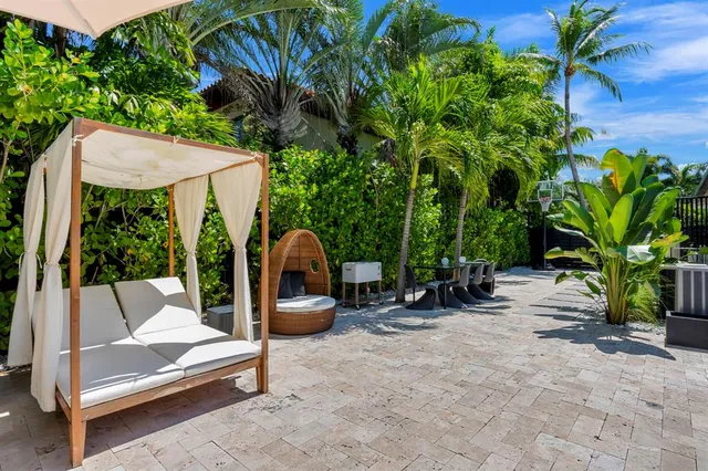 $2,700,000 | 2711 Northeast 19th Street, Fort Lauderdale, FL 33305