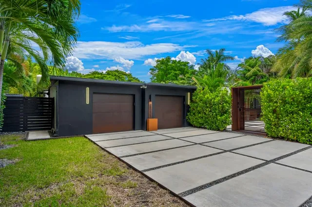 $2,700,000 | 2711 Northeast 19th Street, Fort Lauderdale, FL 33305