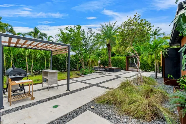 $2,700,000 | 2711 Northeast 19th Street, Fort Lauderdale, FL 33305