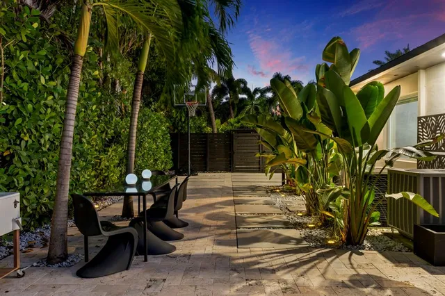 $2,700,000 | 2711 Northeast 19th Street, Fort Lauderdale, FL 33305