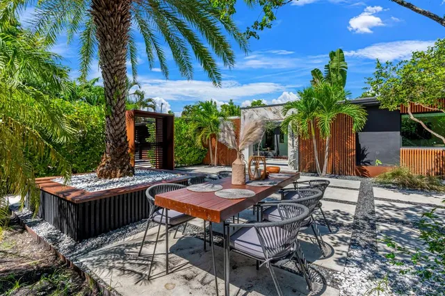 $2,700,000 | 2711 Northeast 19th Street, Fort Lauderdale, FL 33305