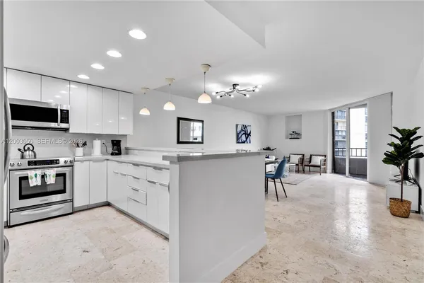 $1,470,000 | 101 Crandon Boulevard, Unit 367, Key Biscayne, FL 33149