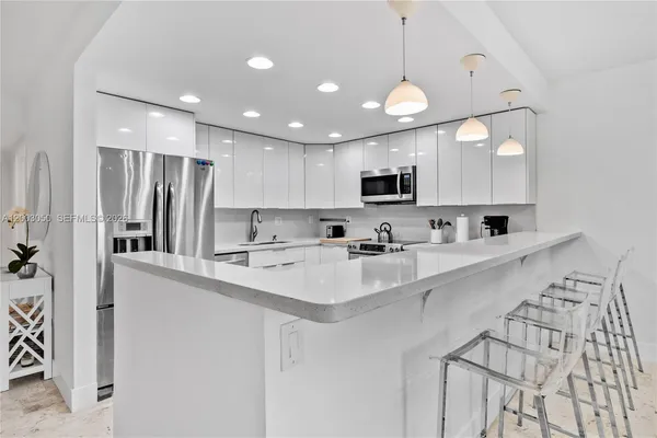 $1,470,000 | 101 Crandon Boulevard, Unit 367, Key Biscayne, FL 33149