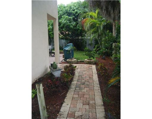 4090 Tree Top Road Cooper City, FL 33026 - Photo 11 of 13 Yard/Garden