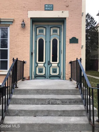 $1,725 | 73 Spring Street, Unit 1, Saratoga Springs, NY 12866