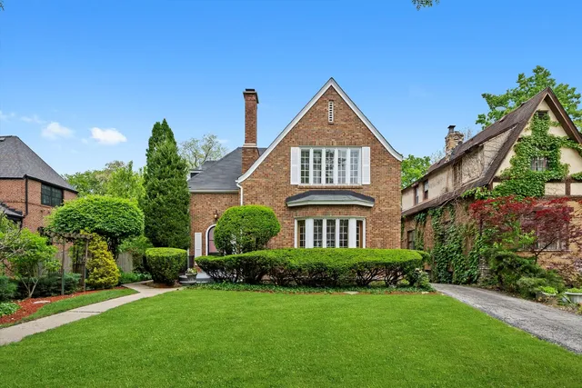 $650,000 | 9209 South Hoyne Avenue, Chicago, IL 60643