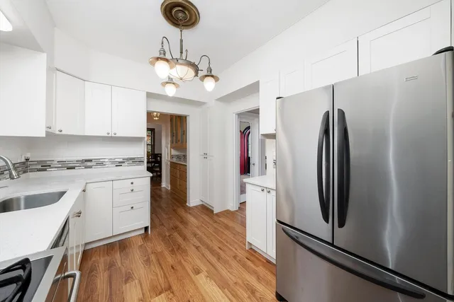 $650,000 | 9209 South Hoyne Avenue, Chicago, IL 60643