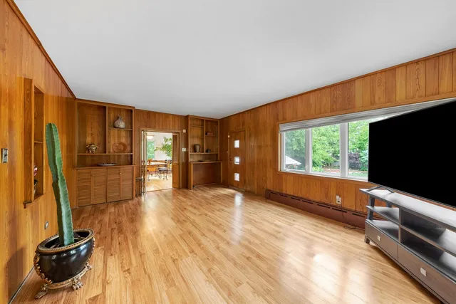 $650,000 | 9209 South Hoyne Avenue, Chicago, IL 60643