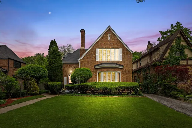 $650,000 | 9209 South Hoyne Avenue, Chicago, IL 60643