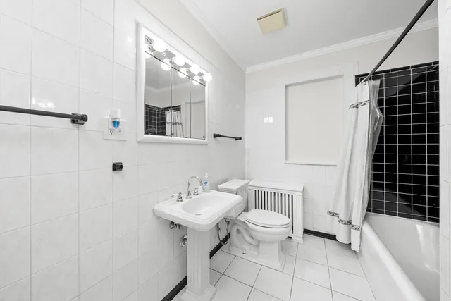 $650,000 | 9209 South Hoyne Avenue, Chicago, IL 60643