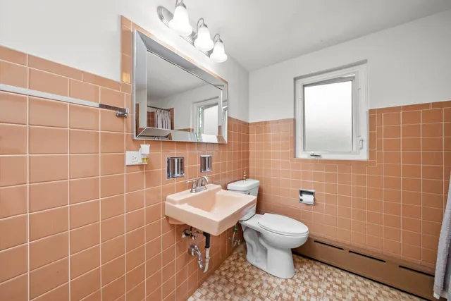 $650,000 | 9209 South Hoyne Avenue, Chicago, IL 60643