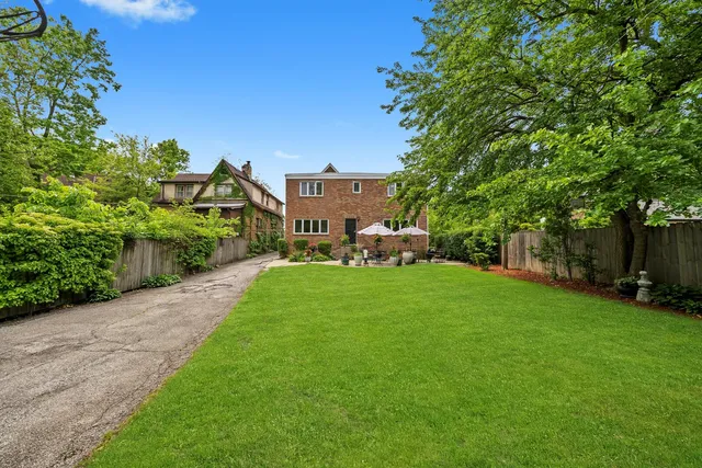 $650,000 | 9209 South Hoyne Avenue, Chicago, IL 60643