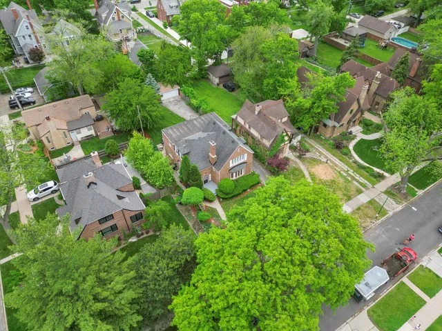 $650,000 | 9209 South Hoyne Avenue, Chicago, IL 60643