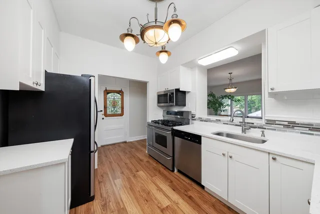 $650,000 | 9209 South Hoyne Avenue, Chicago, IL 60643