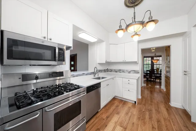 $650,000 | 9209 South Hoyne Avenue, Chicago, IL 60643