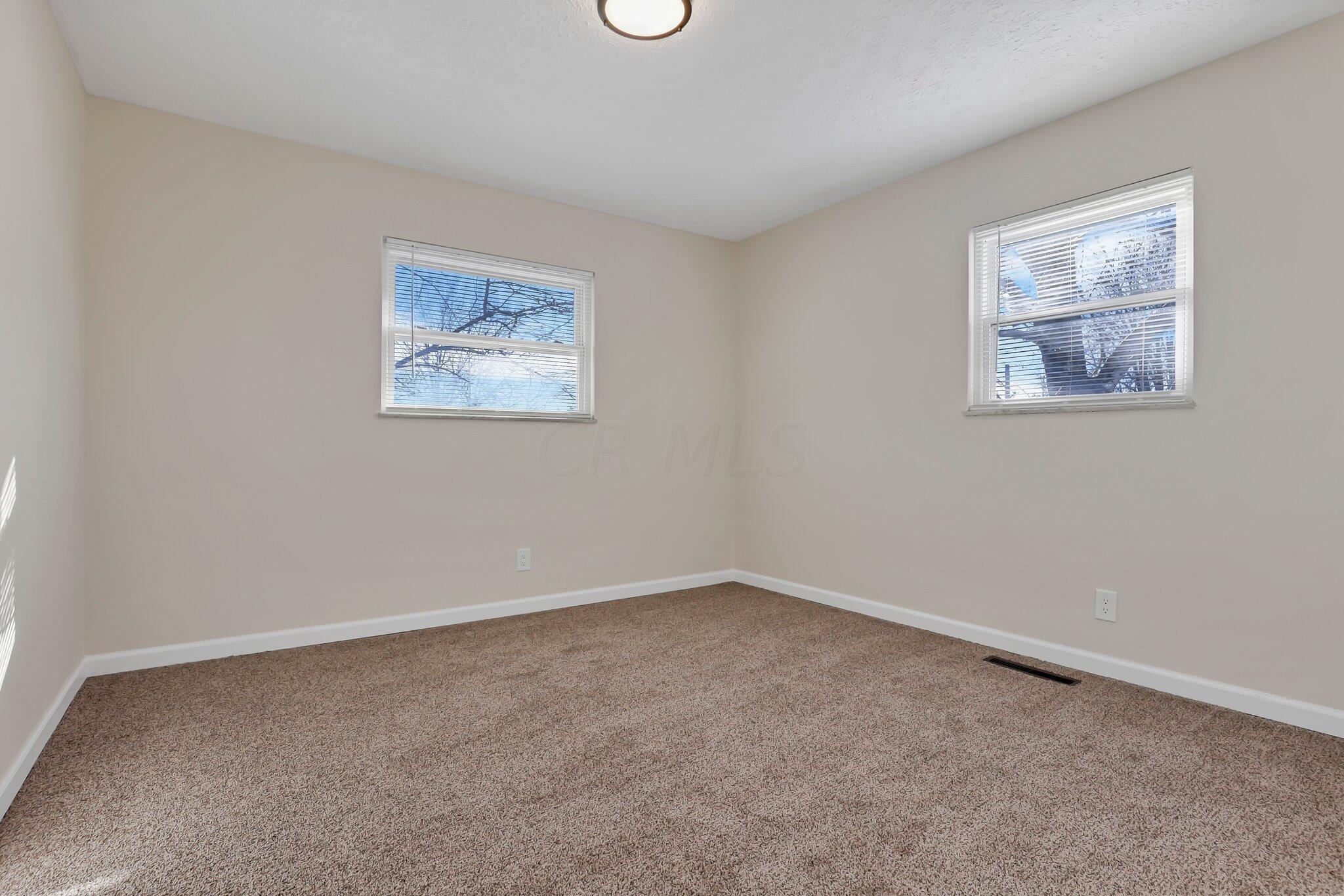 1935 Alsace Road Columbus, OH 43232 - Photo 19 of 35 27-web-or-mls-011A7477