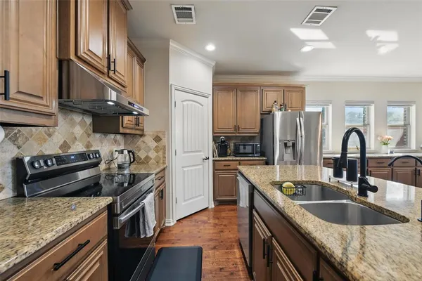 $3,500 | 601 Crestridge Circle, Euless, TX 76040