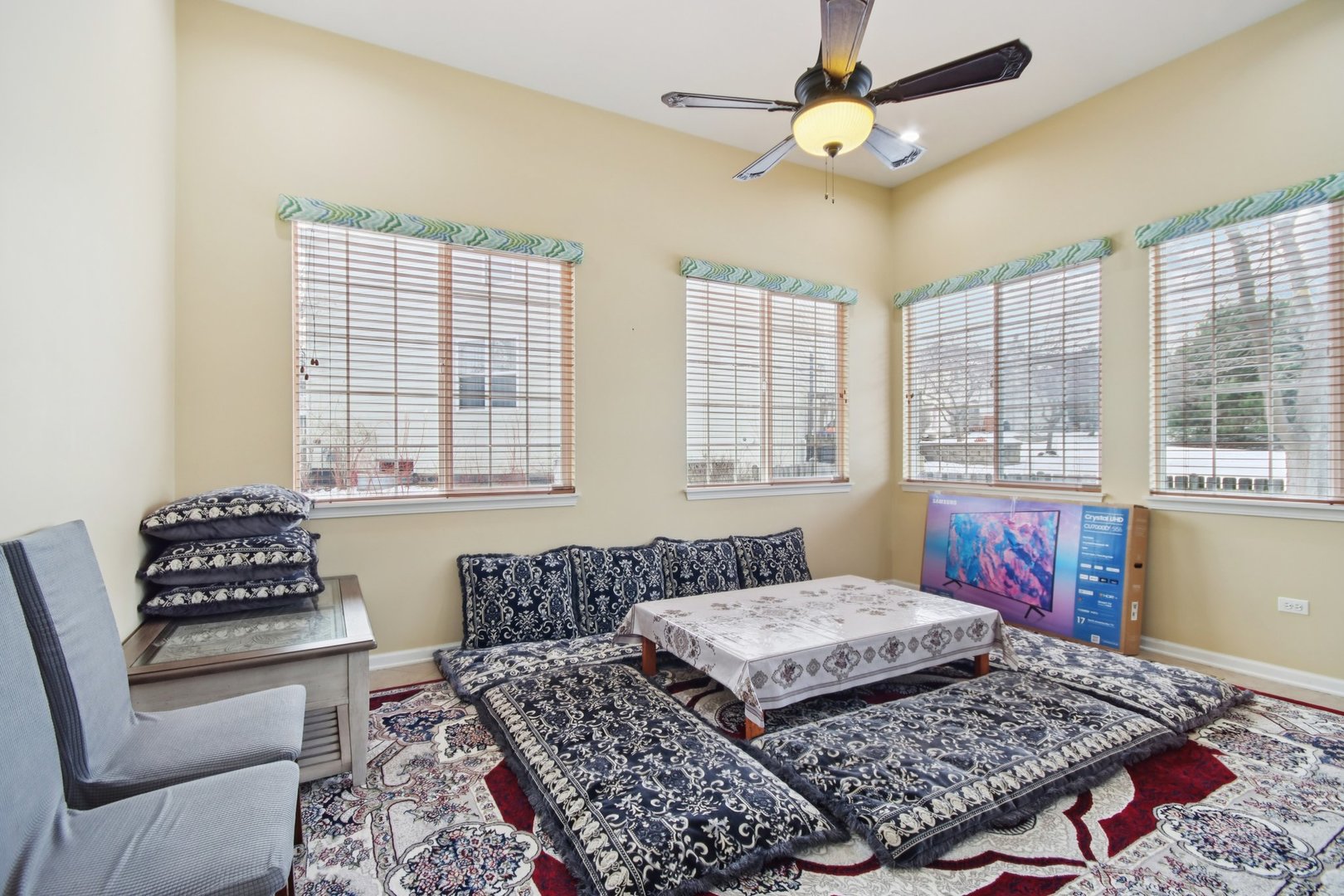 2930 Kelly Drive Elgin, IL 60124 - Photo 18 of 45 a living room with furniture and a rug