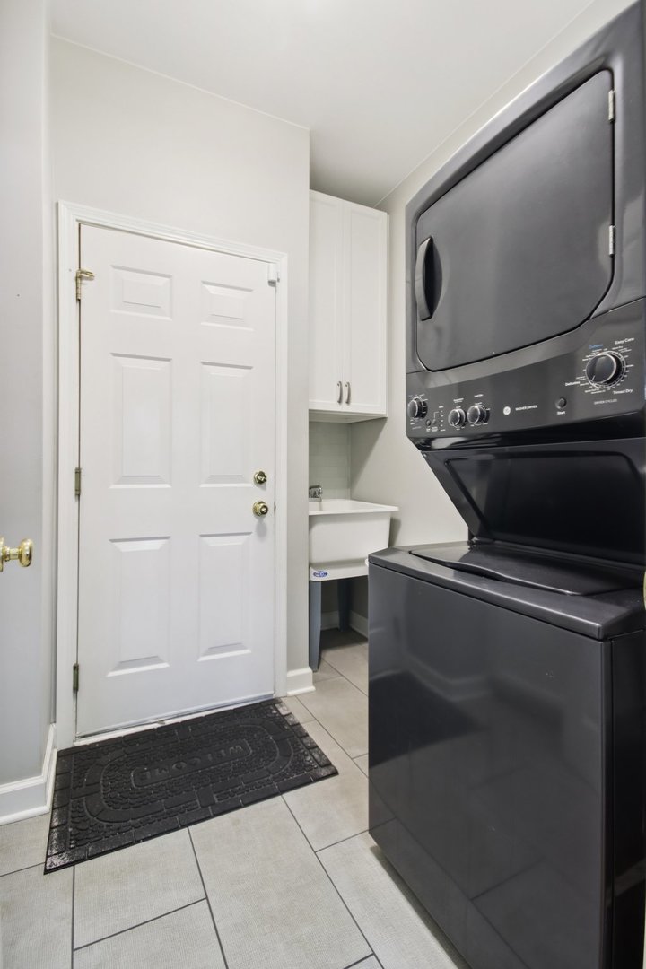 2930 Kelly Drive Elgin, IL 60124 - Photo 22 of 45 a kitchen with a stove and a cabinet