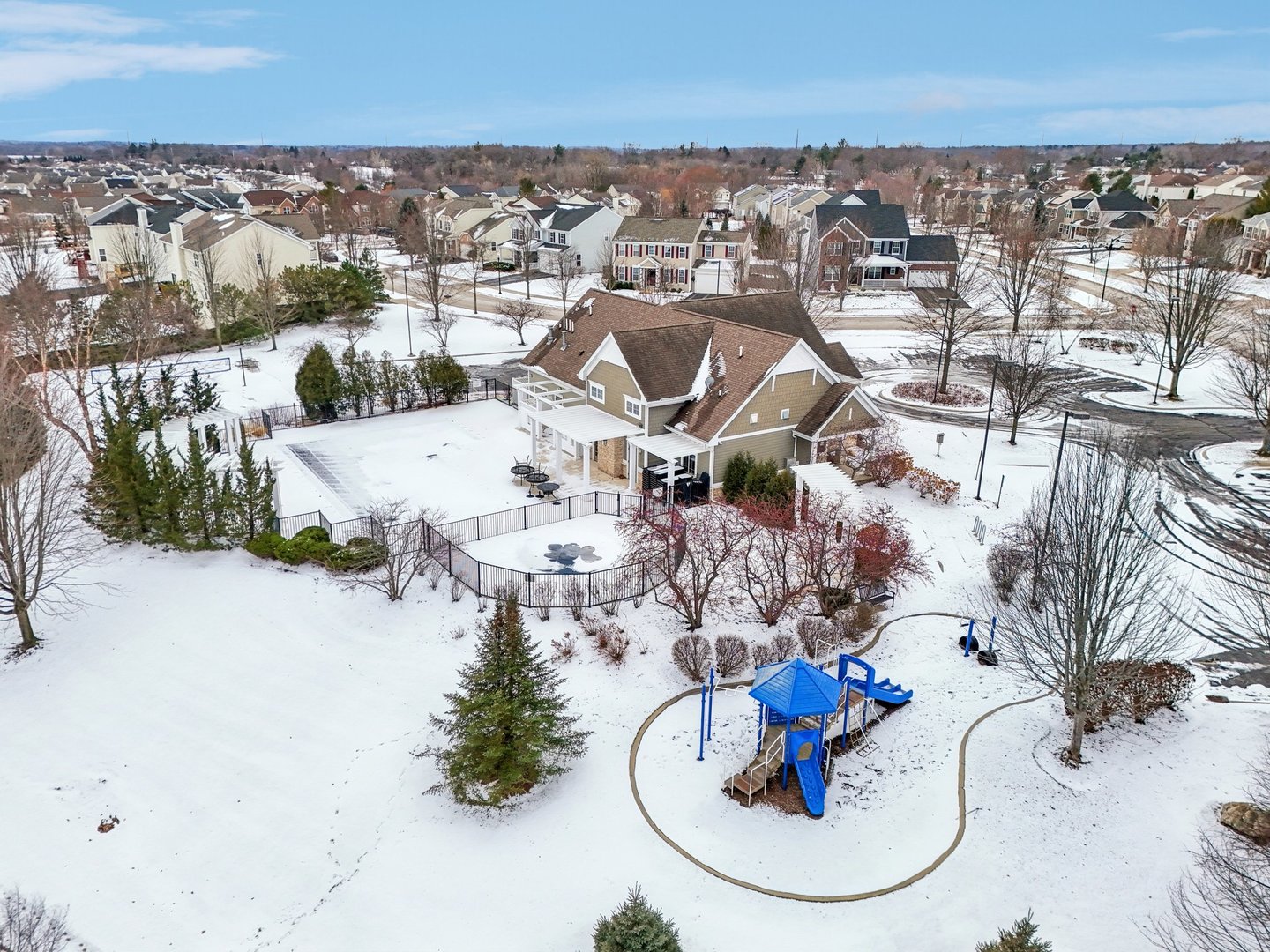 2930 Kelly Drive Elgin, IL 60124 - Photo 43 of 45 an aerial view of a house with a yard