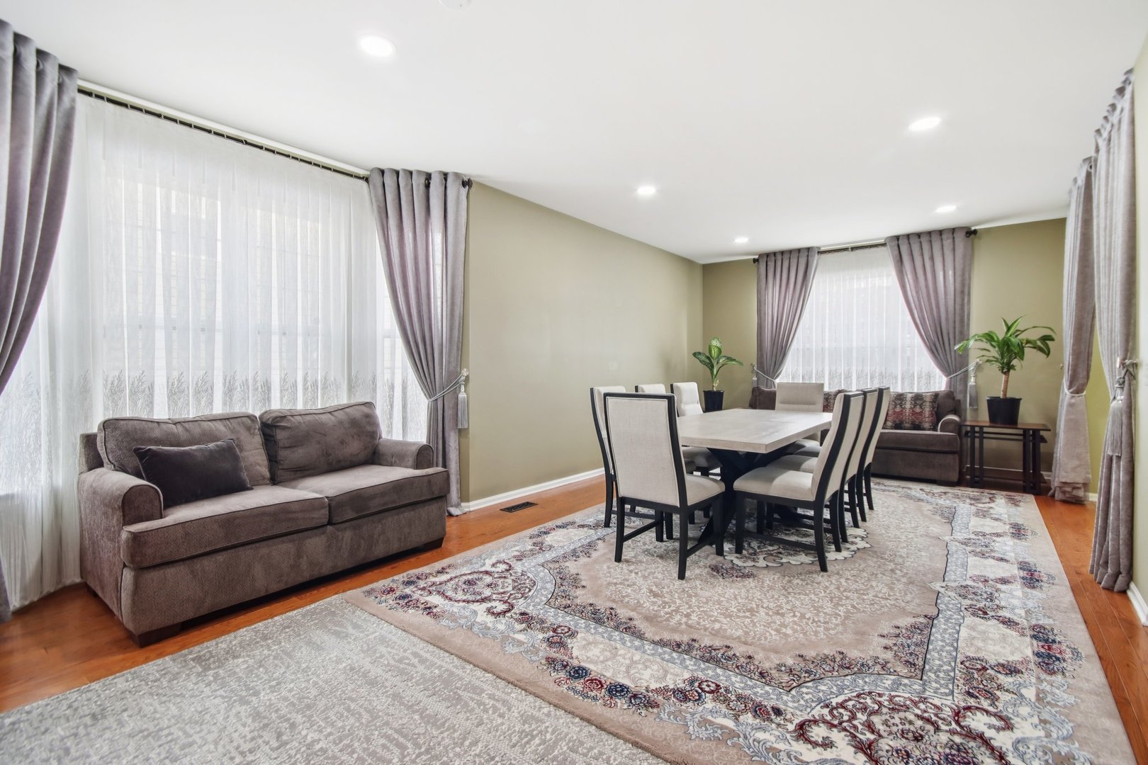 2930 Kelly Drive Elgin, IL 60124 - Photo 8 of 45 a view of a dining room with furniture