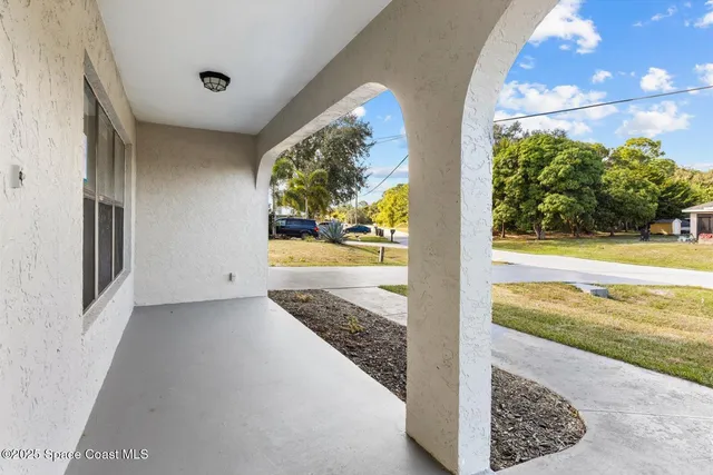 $309,900 | 402 Southwest Sansom Lane, Port St. Lucie, FL 34953