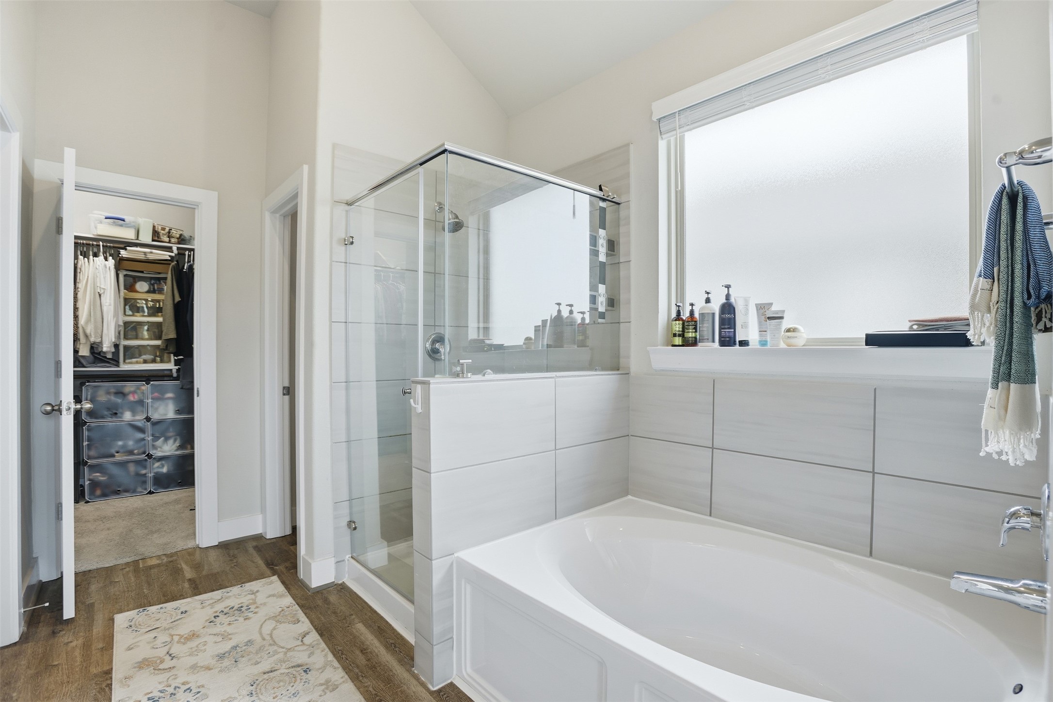 2725 Arbor Edge Crossing La Marque, TX 77568 - Photo 22 of 38 a bathroom with a bathtub and a shower