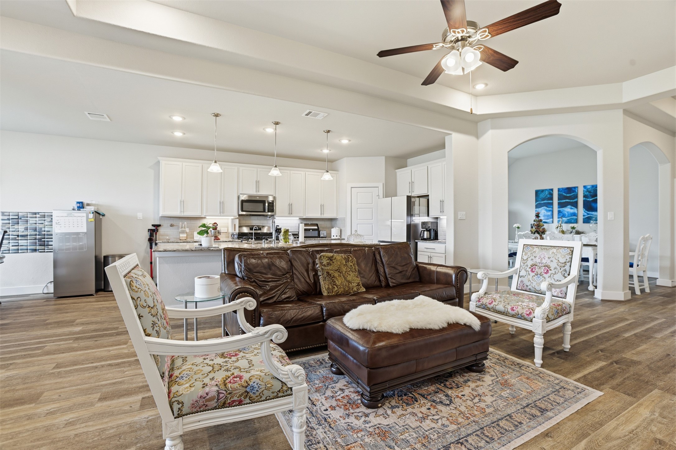 2725 Arbor Edge Crossing La Marque, TX 77568 - Photo 8 of 38 a living room with furniture and kitchen view