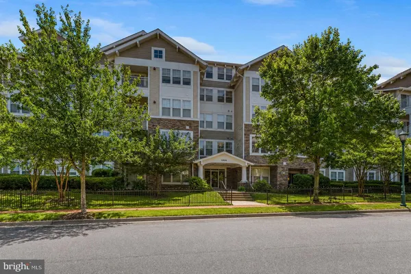 $325,000 | 12824 Clarksburg Square Road, Unit 204, Clarksburg, MD 20871