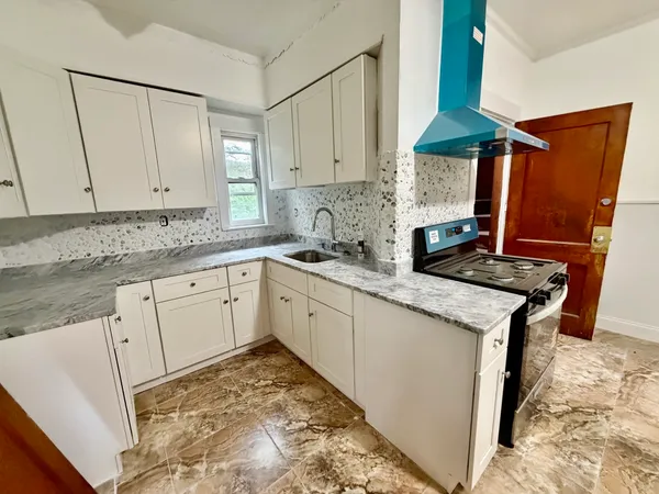 $3,000 | 26 Walton Street, Unit 1, Boston, MA 02124