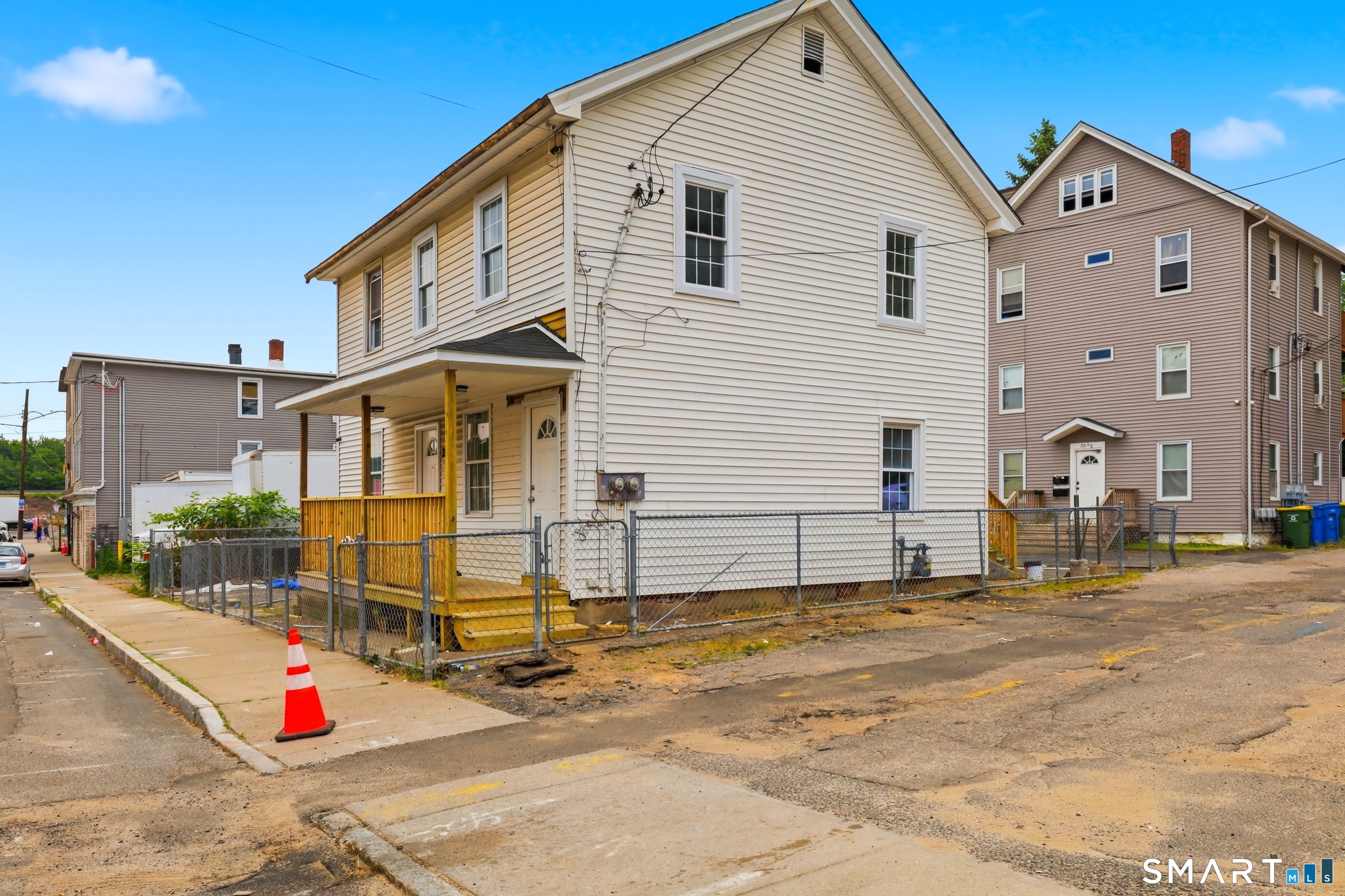 33 Congress Avenue Waterbury, CT 06708 - Photo 2 of 29