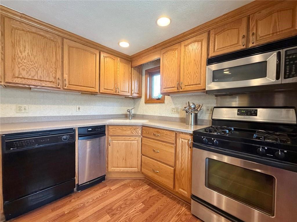4289 Glen Lytle Road Pittsburgh, PA 15217 - Photo 8 of 46 Beautiful Kitchen with plenty of counterspace and beautiful appliances.