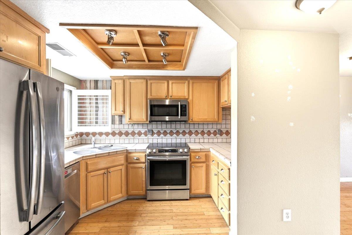 4085 Dale Road, Unit B Modesto, CA 95356 - Photo 7 of 27