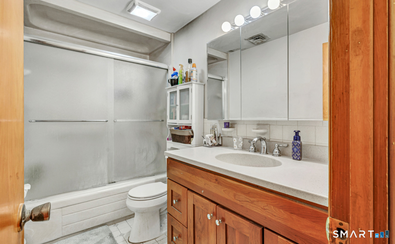 82 Crown Street Trumbull, CT 06611 - Photo 12 of 21