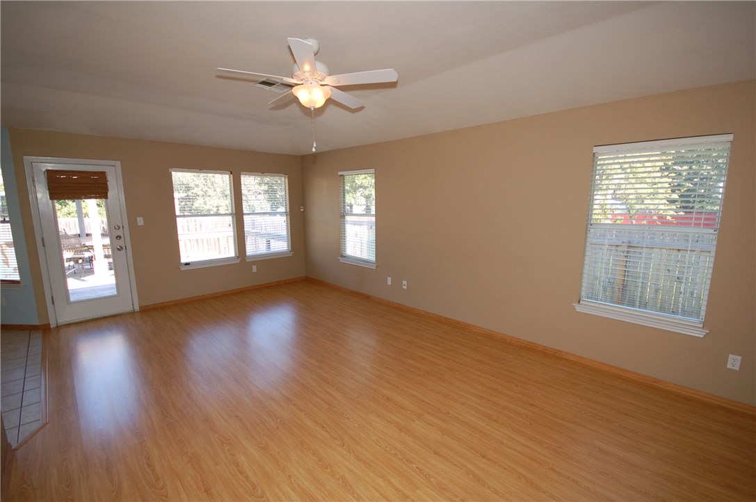 1202 Pathfinder Way Round Rock, TX 78665 - Photo 2 of 11 Oversized living area