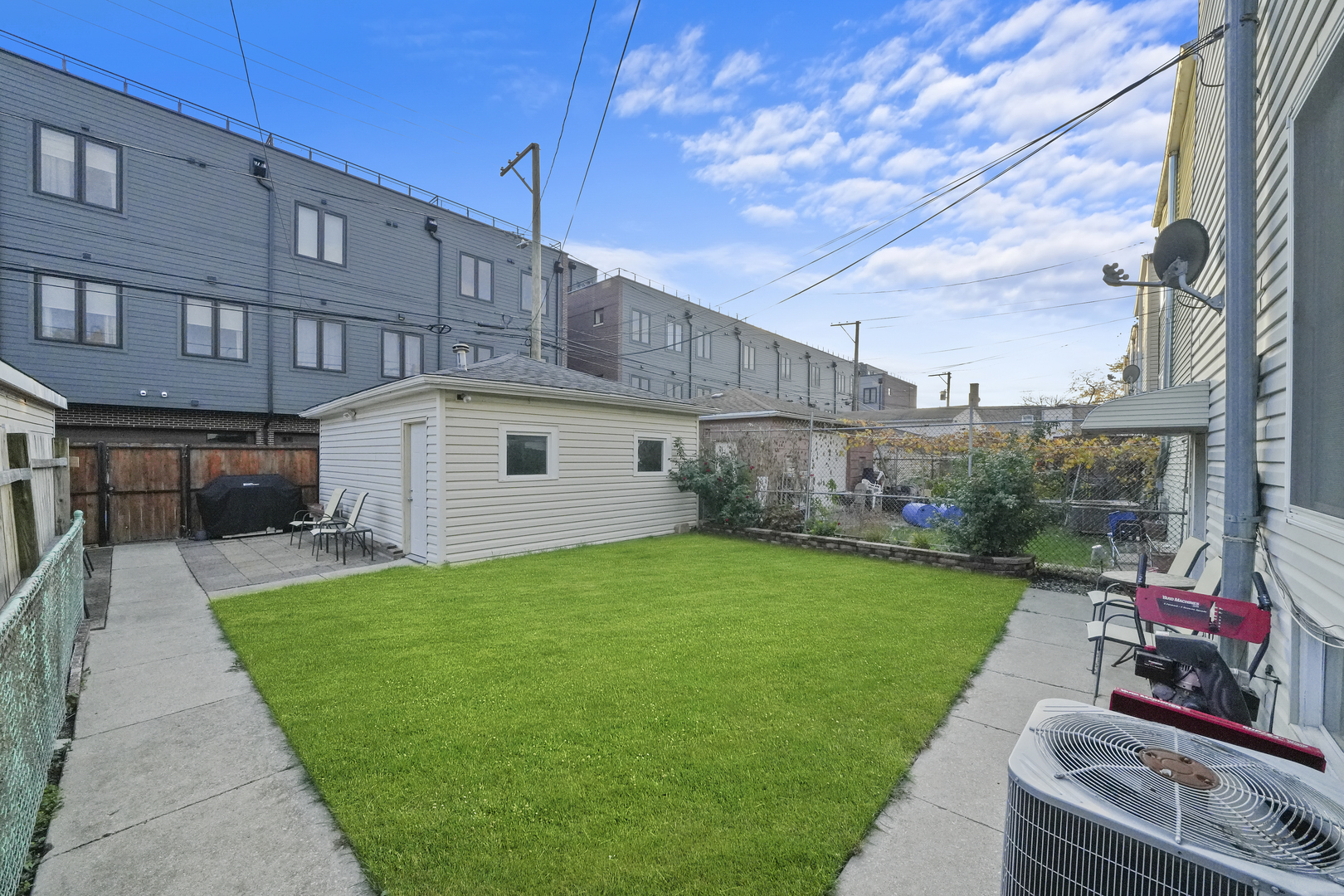 4239 West Melrose Street, Unit 2 Chicago, IL 60641 - Photo 25 of 27 a view of a back yard of the house