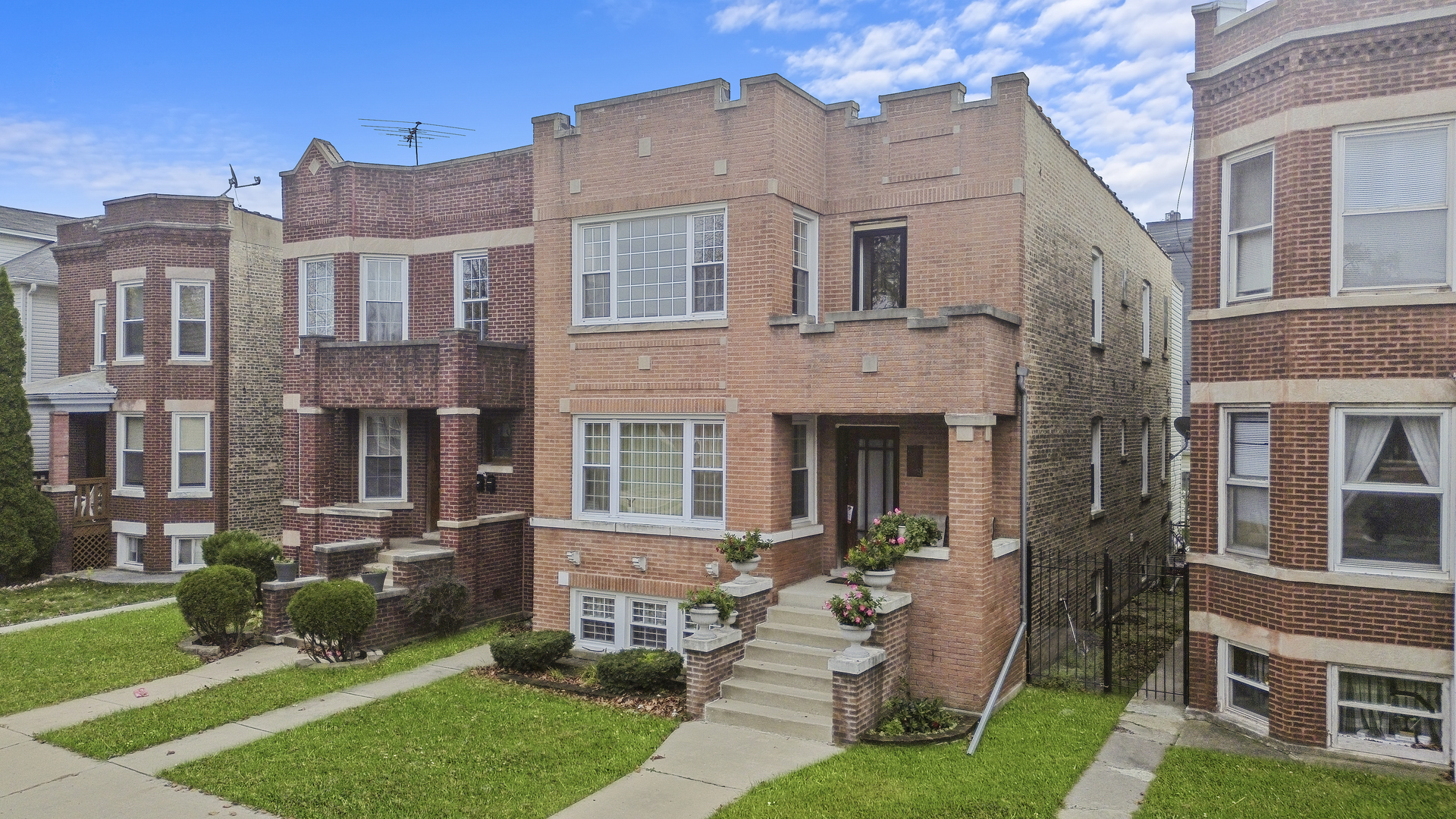 4239 West Melrose Street, Unit 2 Chicago, IL 60641 - Photo 4 of 27 a front view of a building with garden