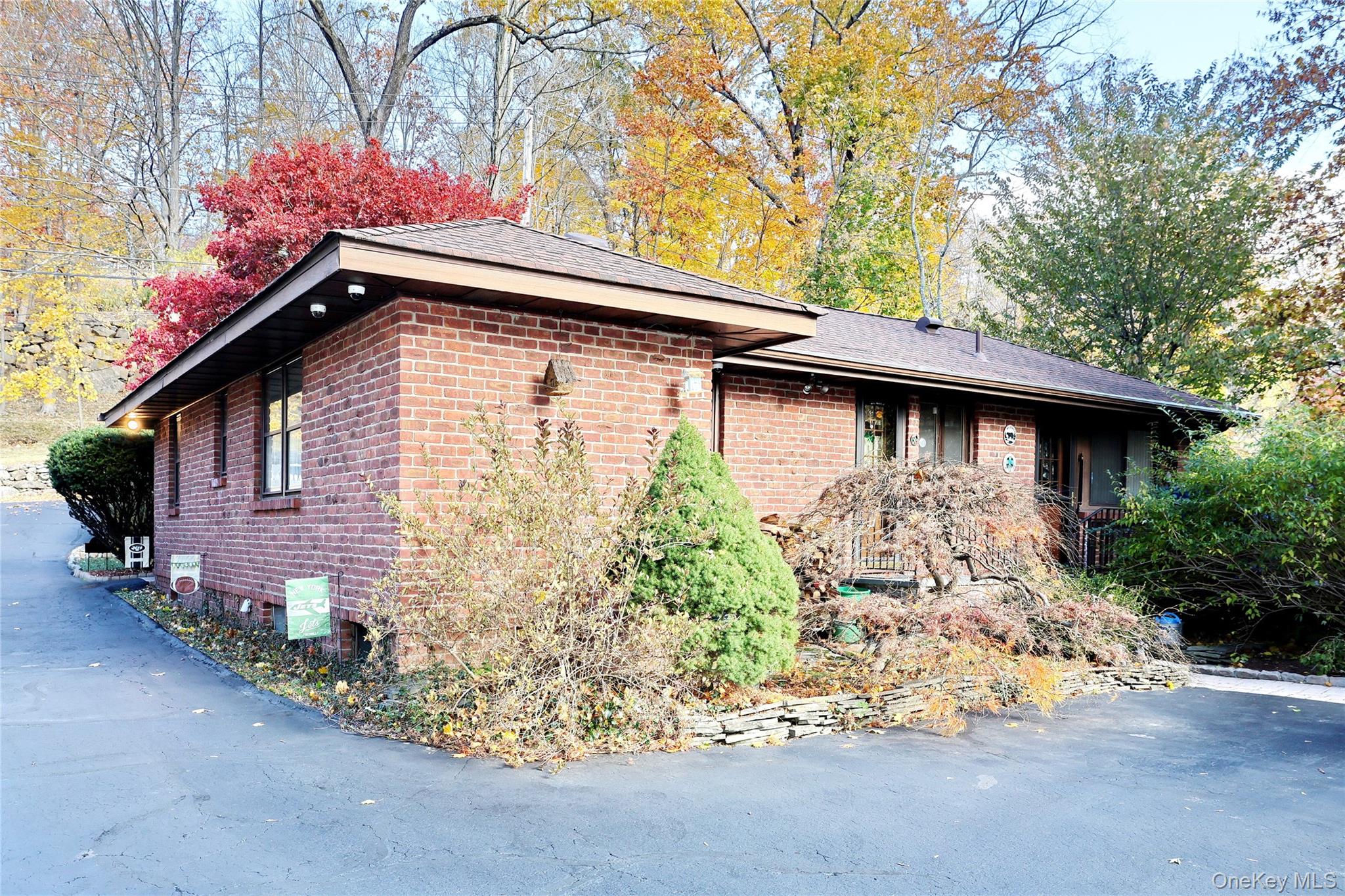 310 South Mountain Road New City, NY 10956 - Photo 20 of 27 a backyard of a house with lots of green space