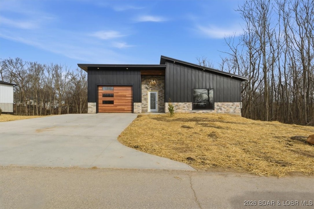 407 East Lafayette Street Versailles, MO 65084 - Photo 3 of 34