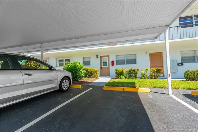 $149,000 | 2950 Southeast Ocean Boulevard, Unit 72, Stuart, FL 34996