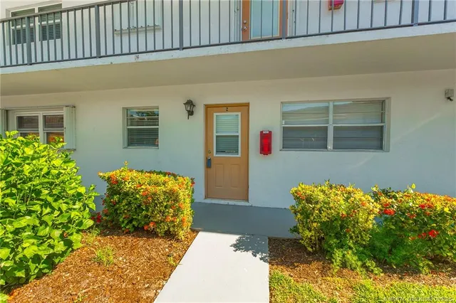 $149,000 | 2950 Southeast Ocean Boulevard, Unit 72, Stuart, FL 34996