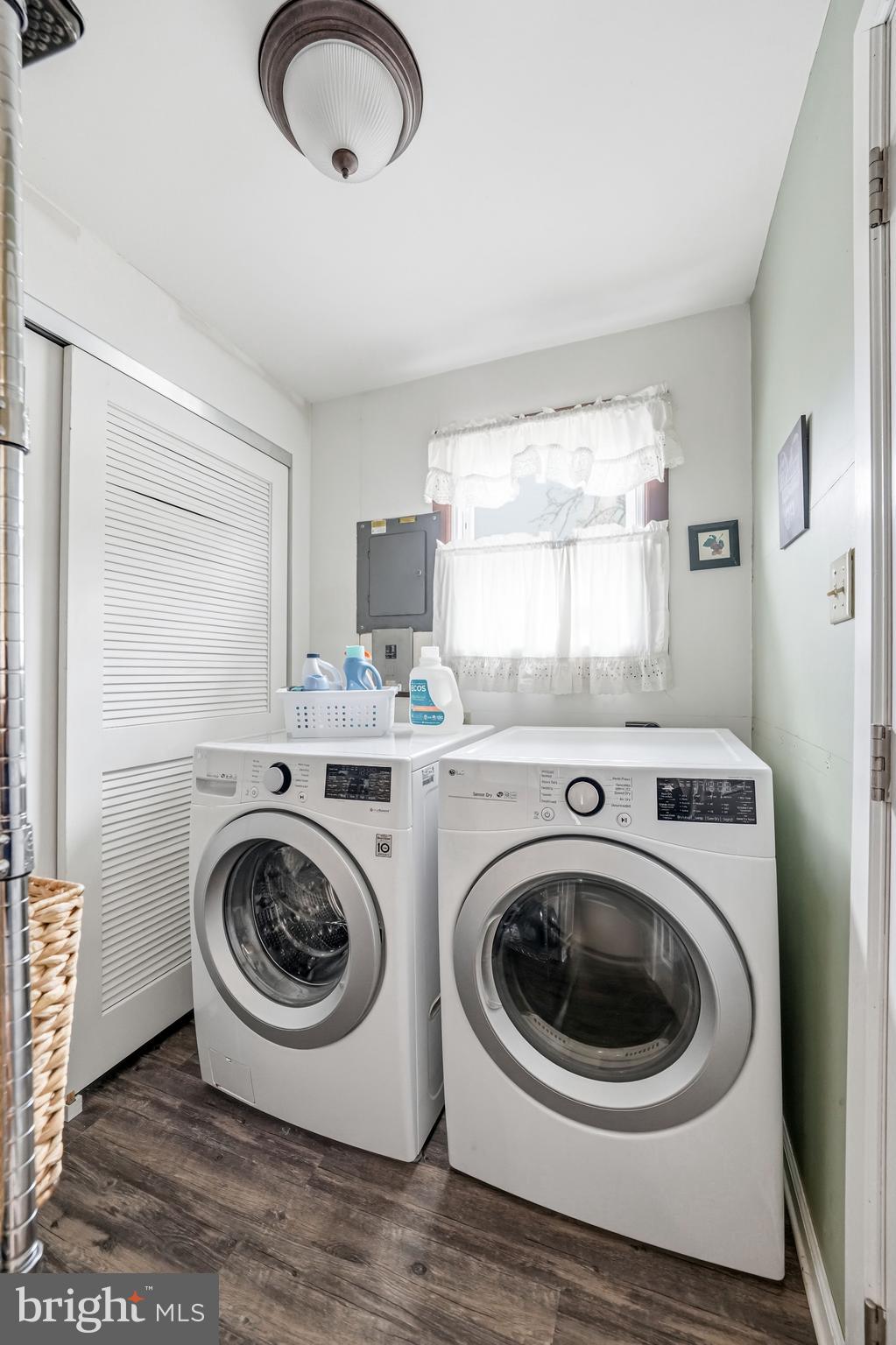 6 Woodbine Avenue Maple Shade, NJ 08052 - Photo 13 of 35 a utility room with sink dryer and washer