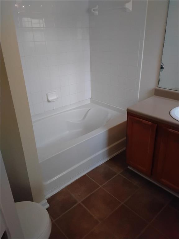 2390 Coach Way Jonesboro, GA 30236 - Photo 15 of 15 a bathroom with a bathtub and toilet
