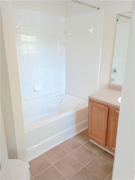 2390 Coach Way Jonesboro, GA 30236 - Photo 10 of 15 a bathroom with a bathtub and a shower
